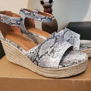 Snake print espadrilles sz 9
